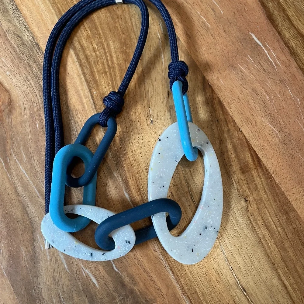 COS necklace - Picture 4 of 4
